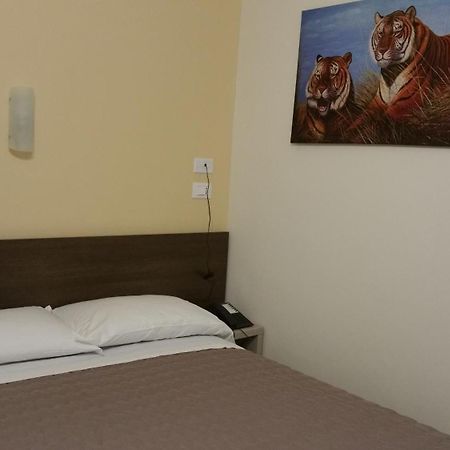 Hotel Tommaseo Genua Kamer foto