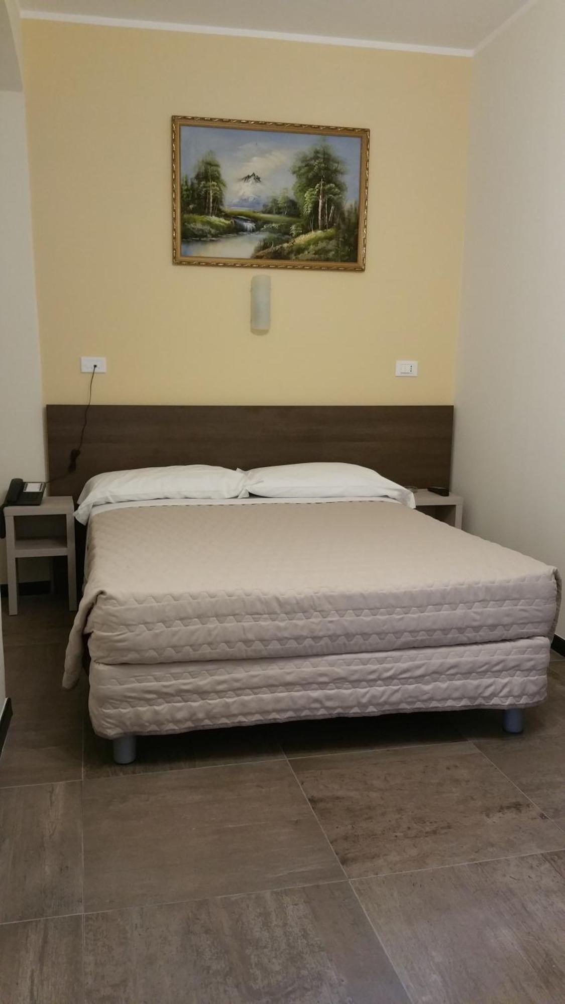 Hotel Tommaseo Genua Kamer foto