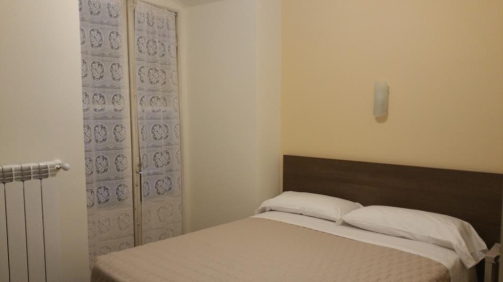 Hotel Tommaseo Genua Kamer foto